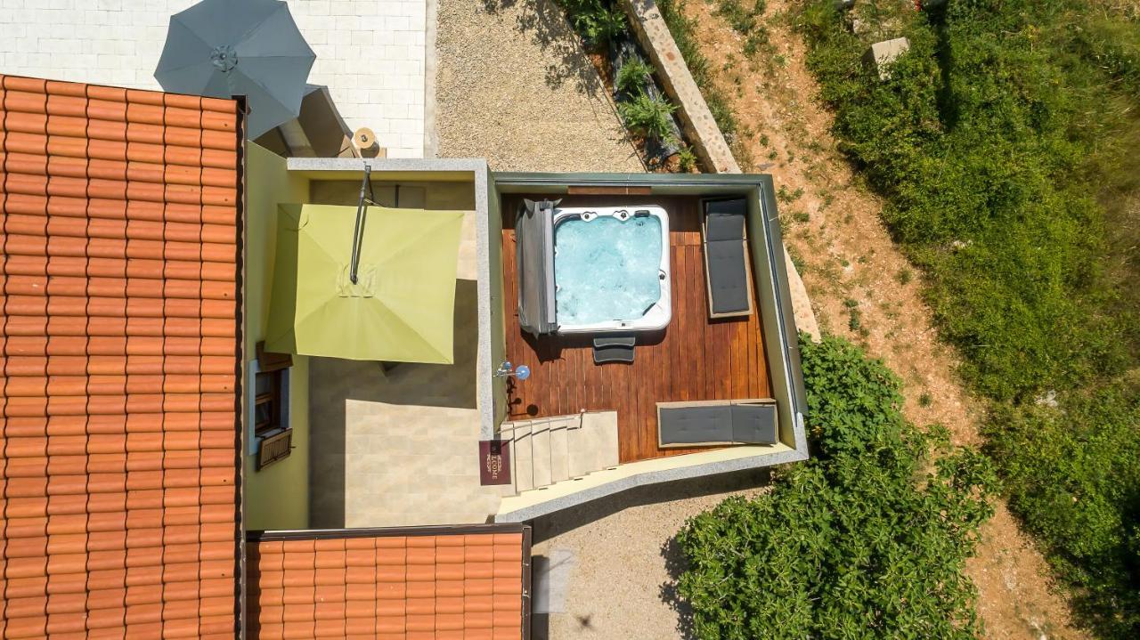 Holiday Home Tos Risika Luaran gambar