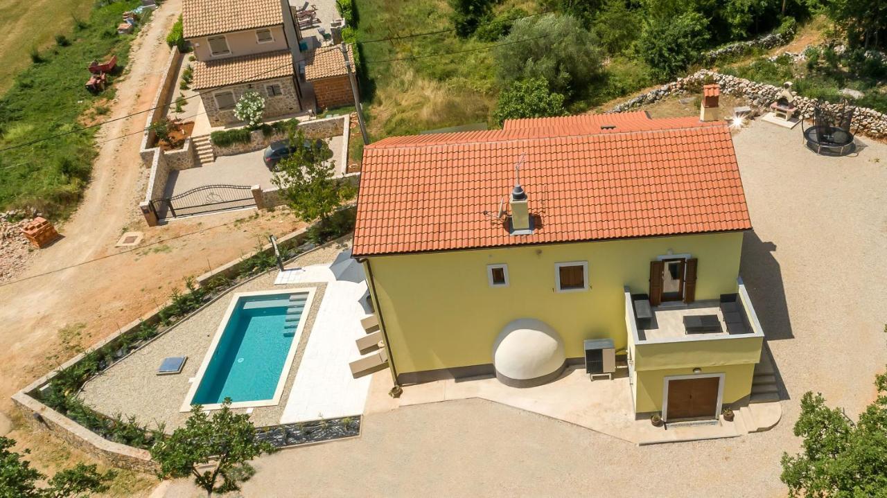 Holiday Home Tos Risika Luaran gambar