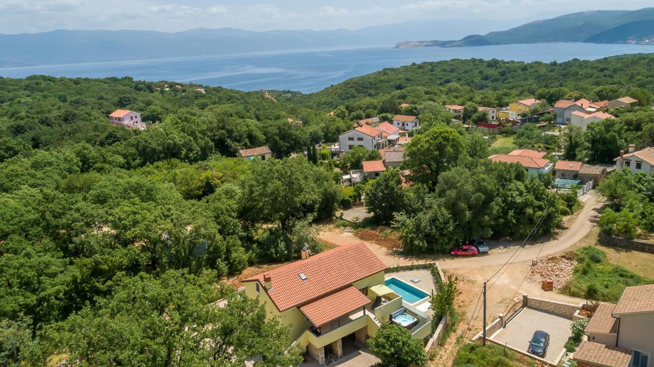 Holiday Home Tos Risika Luaran gambar
