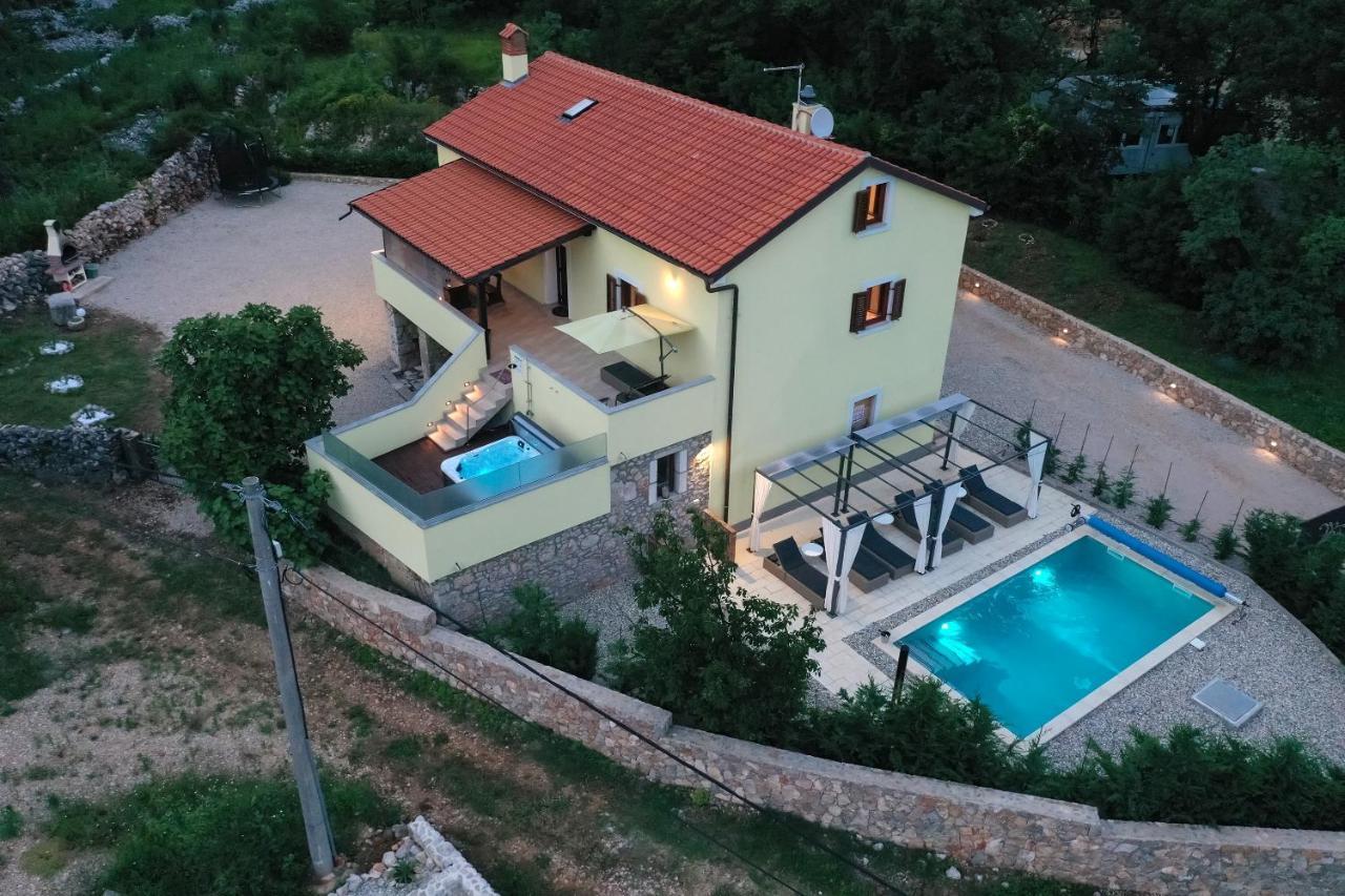 Holiday Home Tos Risika Luaran gambar