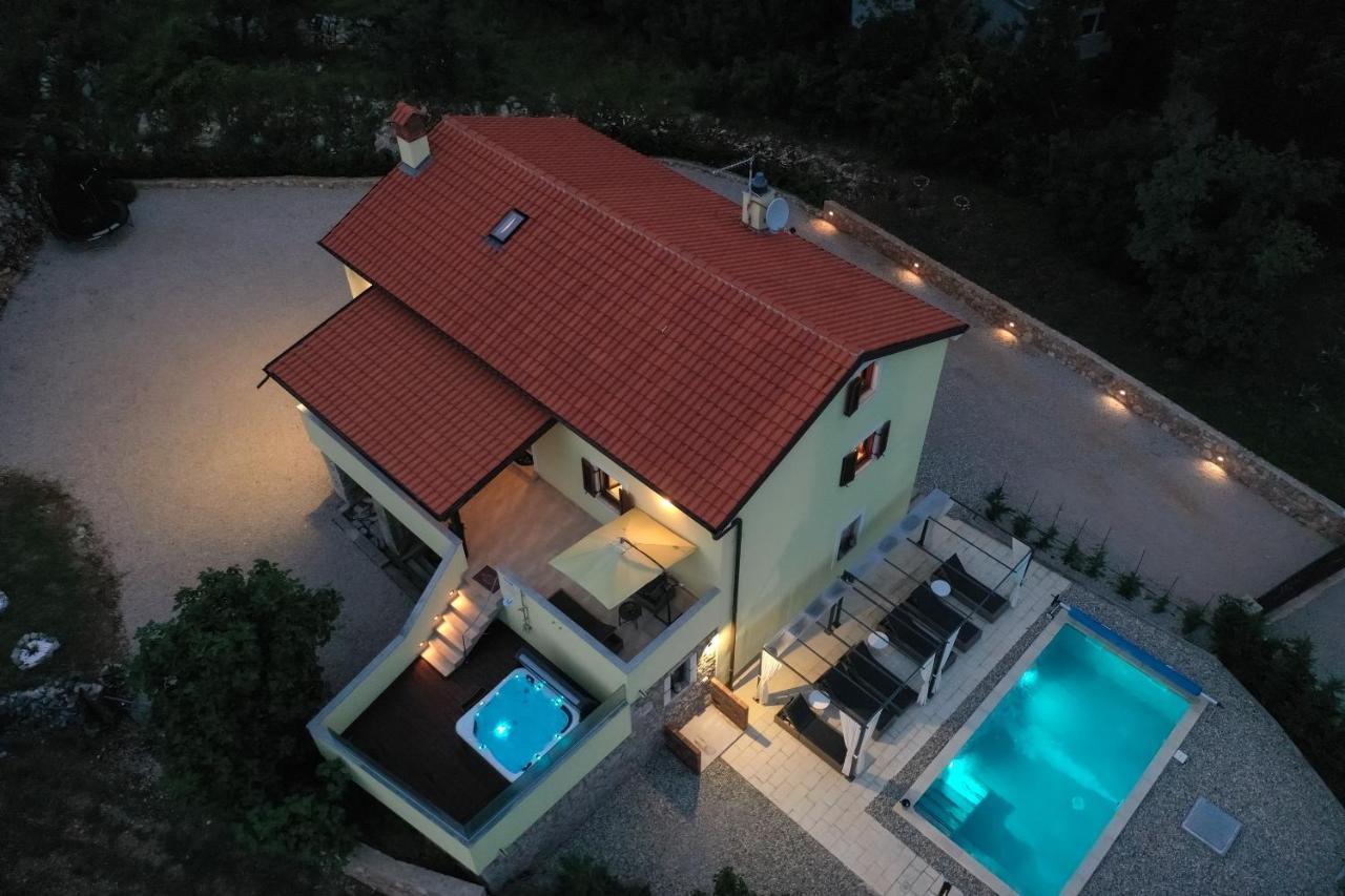 Holiday Home Tos Risika Luaran gambar