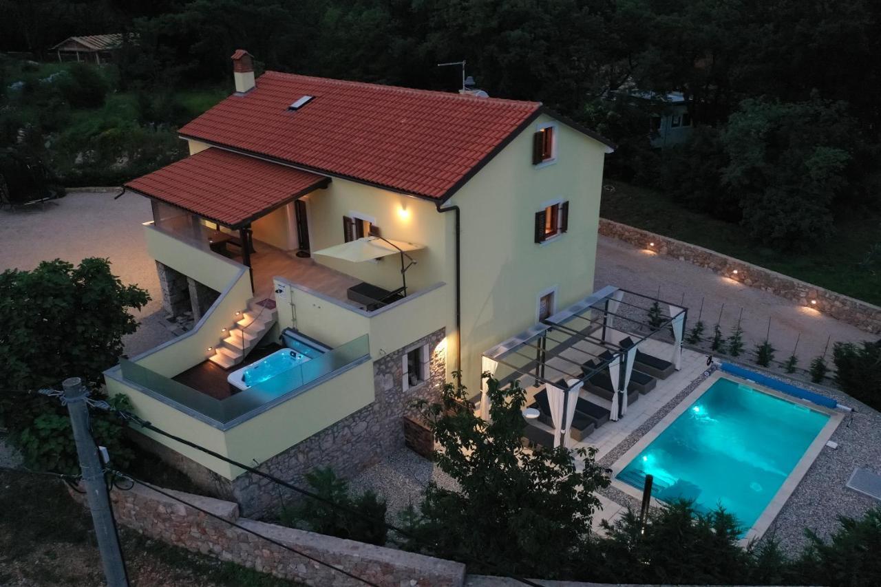 Holiday Home Tos Risika Luaran gambar
