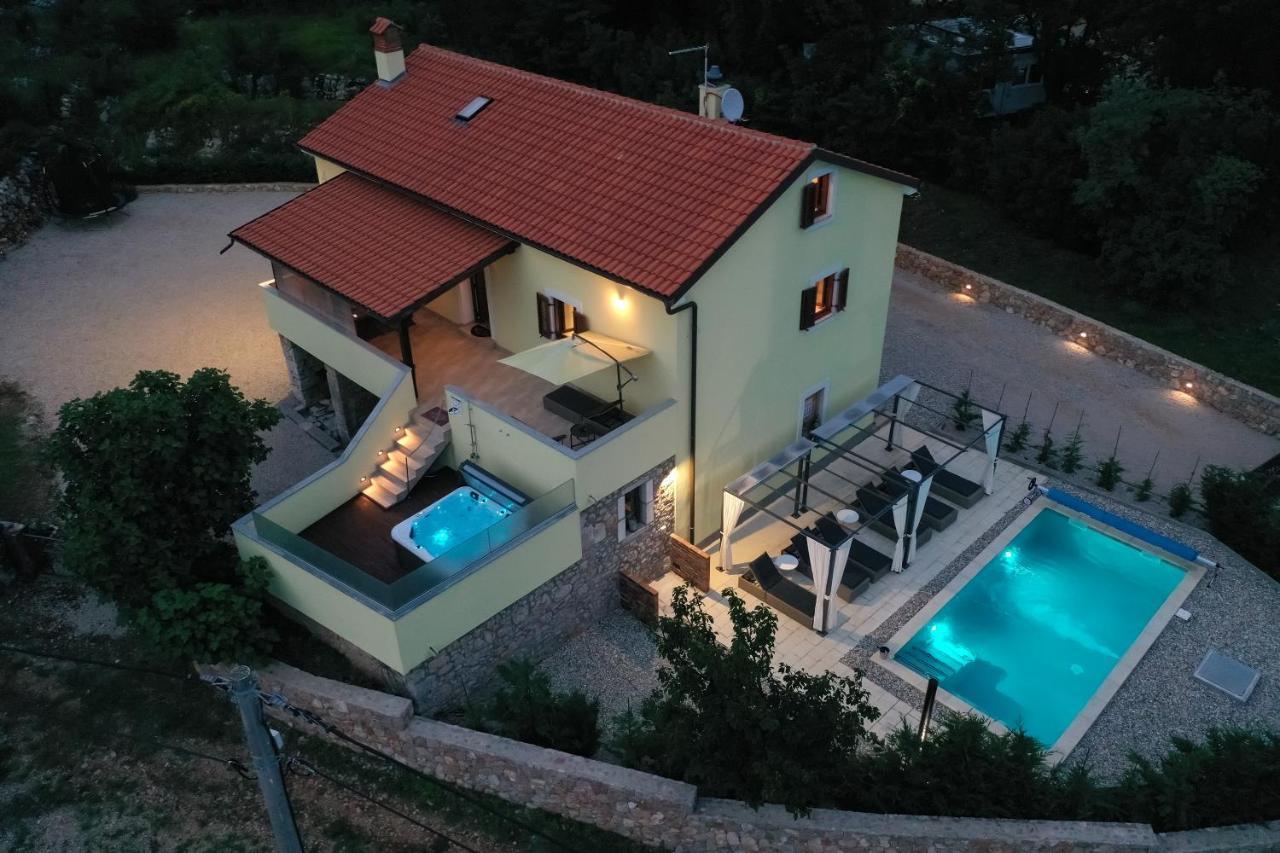 Holiday Home Tos Risika Luaran gambar