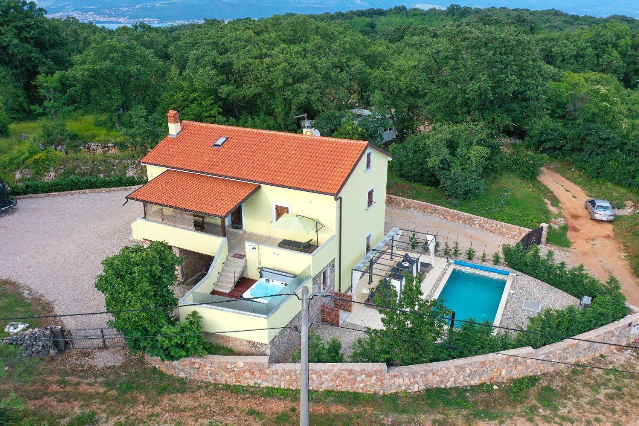 Holiday Home Tos Risika Luaran gambar