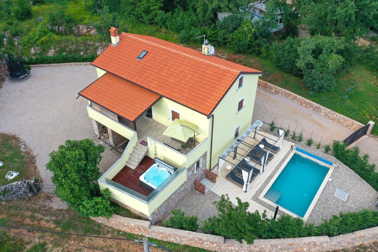 Holiday Home Tos Risika Luaran gambar